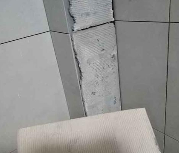 合肥瓷砖空鼓维修公司分享下厨房瓷砖脱落的补救措施。